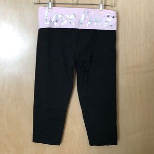 NEVER WORN: VS PINK crop yoga pants.